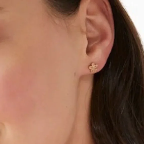 ♠️ Kate Spade ♠️️ Gleaming Peach Gardenia Flower Studs - Picture 7 of 7